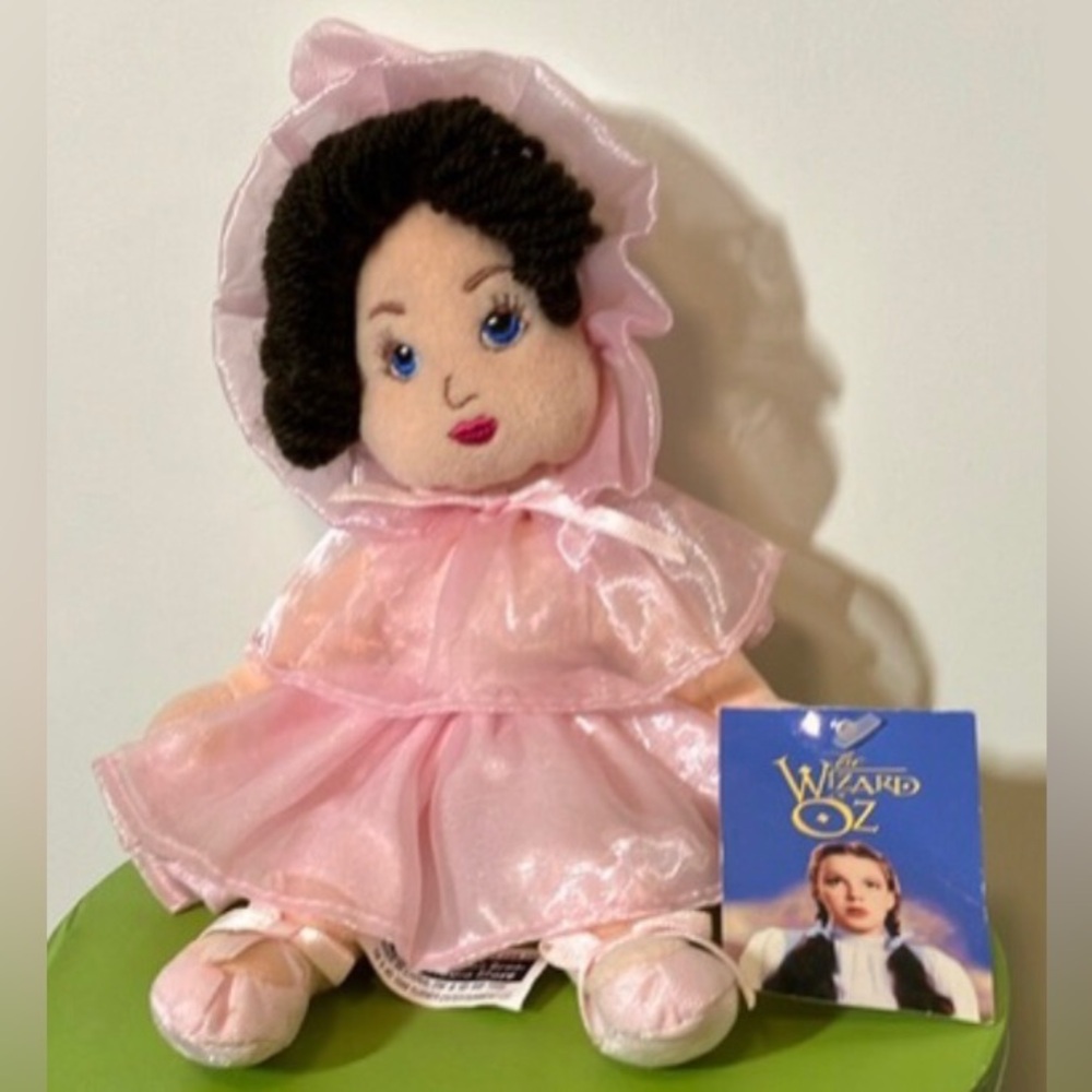 1998 Warner Bros. Munchkin Girl Wizard of Oz-Lollipop Guild Bean Bag Doll NWT